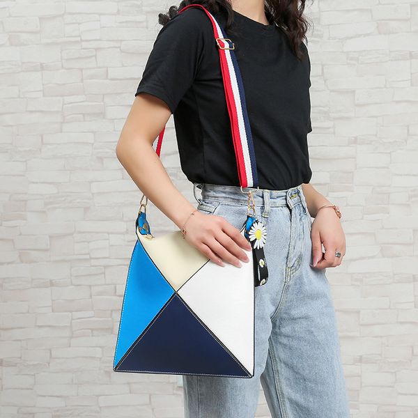 niche geometric stitching deformation female bag pu leather wild messenger bag foreign contrast color women's shoulder
niche geometric stitching deformation female bag pu leather wild messenger bag foreign contrast color women's shoulder