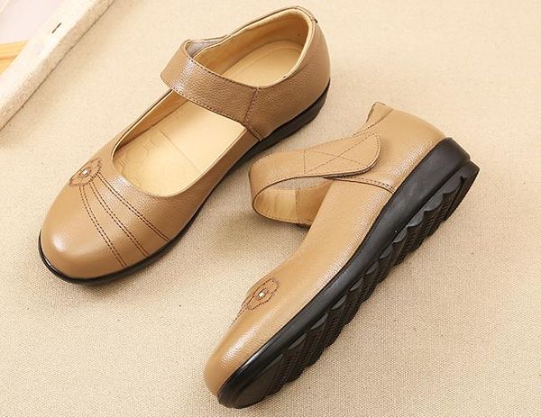 2019 women's shoes in spring and autumn with new style slope heel round head mother shoes @621, Black
2019 women's shoes in spring and autumn with new style slope heel round head mother shoes @621, Black
