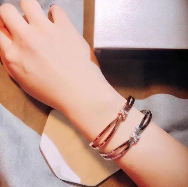 luxury designer jewelry women love bracelet 925 pure silver plated 18k gold knotted bracelet 2 colors accessories gifts ing, Golden;silver
luxury designer jewelry women love bracelet 925 pure silver plated 18k gold knotted bracelet 2 colors accessories gifts ing, Golden;silver