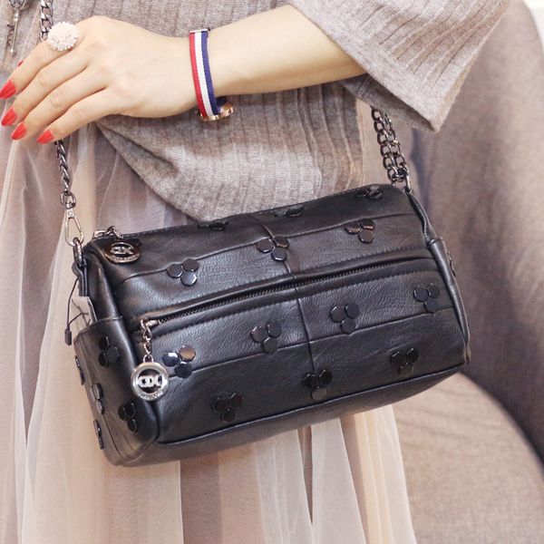 women's simple wild chain bag casual fashion rivet pillow bag shoulder small 2019 new messenger
women's simple wild chain bag casual fashion rivet pillow bag shoulder small 2019 new messenger