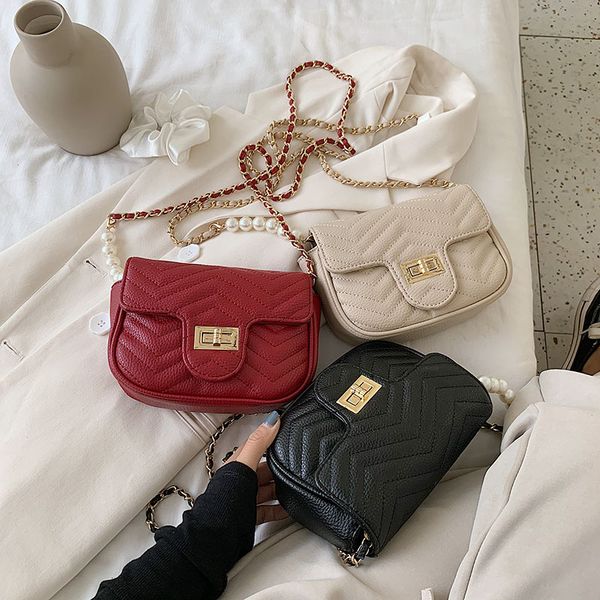 retro hong kong style rhombus pearl chain shoulder square bag women's 2020 new summer lock buckle messenger bag fashion
retro hong kong style rhombus pearl chain shoulder square bag women's 2020 new summer lock buckle messenger bag fashion