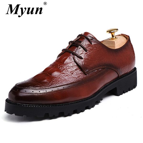 men's genuine leather crocodile pattern dress shoes handmade brogue style party wedding shoes male flat business oxfords, Black
men's genuine leather crocodile pattern dress shoes handmade brogue style party wedding shoes male flat business oxfords, Black