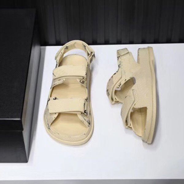 2020 woman slippers slides summer shoes casual slippers solid hollow out women slides slippers size:35-40 with box dhl 01xne2004, Black
2020 woman slippers slides summer shoes casual slippers solid hollow out women slides slippers size:35-40 with box dhl 01xne2004, Black