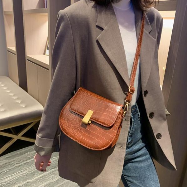 2020 womens hasp messenger bag pu leather crocodile pattern saddle shoulder bag ladies cross body handbags torebki damskie
2020 womens hasp messenger bag pu leather crocodile pattern saddle shoulder bag ladies cross body handbags torebki damskie