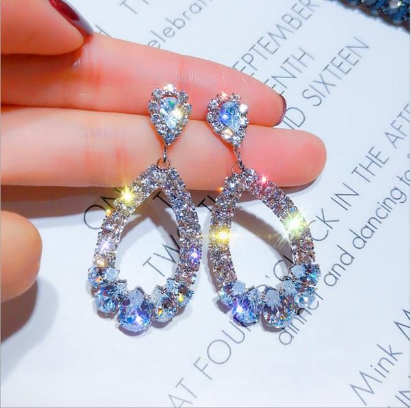 2020 european and american fashion earrings new water drop water drill s925 silver needle geometric diamond earrings, Golden;silver
2020 european and american fashion earrings new water drop water drill s925 silver needle geometric diamond earrings, Golden;silver