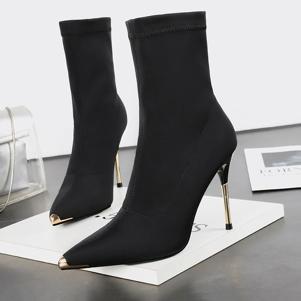 2019 fashion women 10cm high heels fetish luxury sock boots metal stiletto winter boots party scarpins silk black pointy shoes
2019 fashion women 10cm high heels fetish luxury sock boots metal stiletto winter boots party scarpins silk black pointy shoes