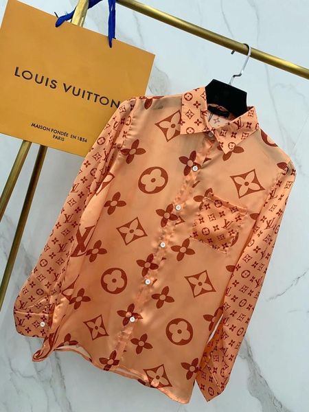 Pari fa hion how debut how women fa hion dre de igner blou e imported ilk ection comfortable mooth logo beautiful print hirt 
Pari fa hion how debut how women fa hion dre de igner blou e imported ilk ection comfortable mooth logo beautiful print hirt