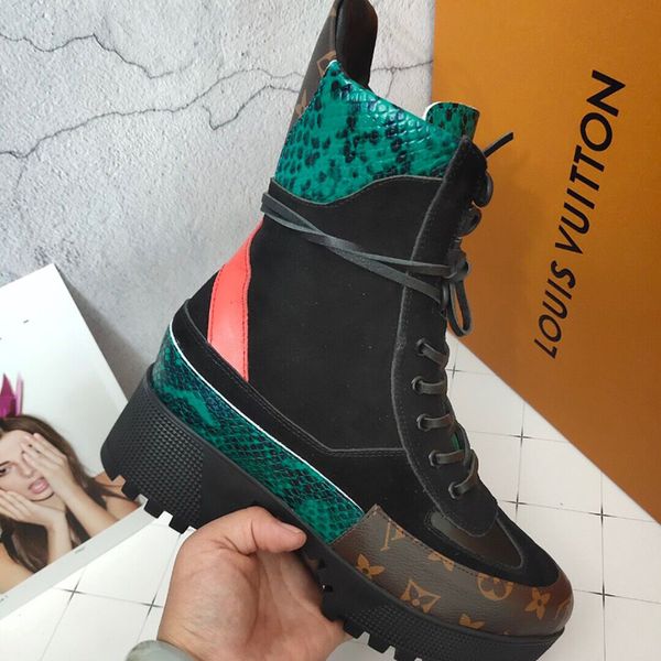 2020 factory direct genuine new martin boots printed leather thick sheepskin lace fashion wild boots 5 cm 15 color boxed, Black
2020 factory direct genuine new martin boots printed leather thick sheepskin lace fashion wild boots 5 cm 15 color boxed, Black