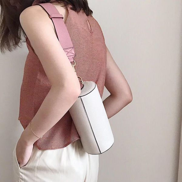 women's new motorcycle bag british designer designer messenger bag fashion trend street style detachable shoulder strap single shoulder
women's new motorcycle bag british designer designer messenger bag fashion trend street style detachable shoulder strap single shoulder