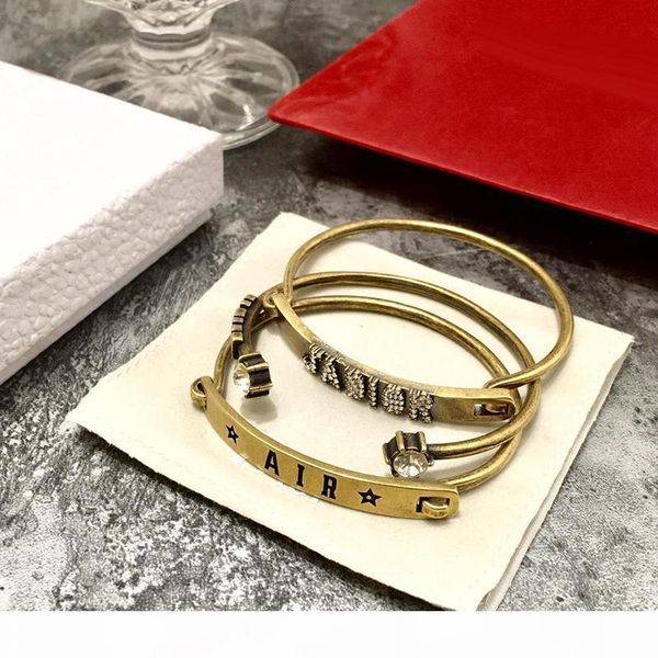 новая мода jewelrys три-piece духовой циркон браслет для классический женщины модельер марка аксессуары для баб, Black
новая мода jewelrys три-piece духовой циркон браслет для классический женщины модельер марка аксессуары для баб, Black