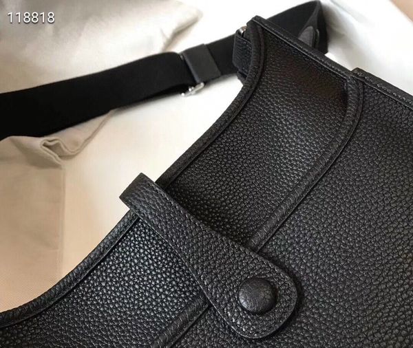 classic lady's handbag high-end custom quality handbag fashion business casual style metal accessories with long shoulder strap, Silver
classic lady's handbag high-end custom quality handbag fashion business casual style metal accessories with long shoulder strap, Silver