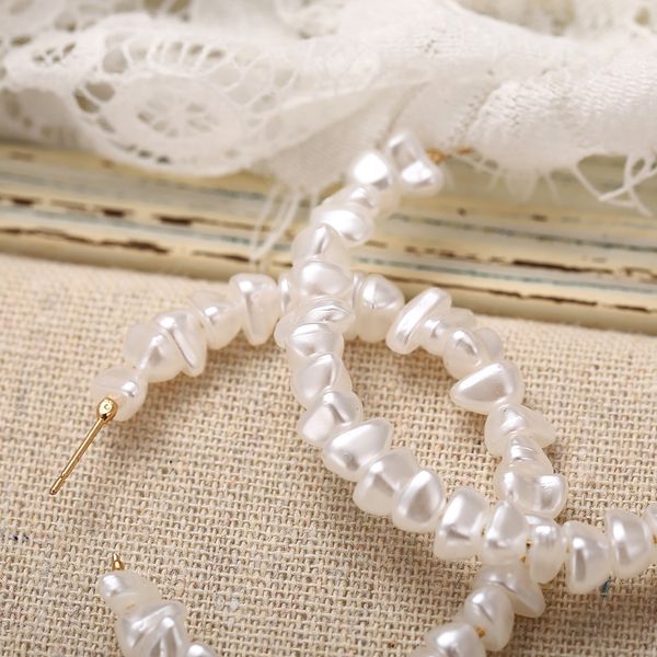 wedding accessories fashion irregular artificial pearl ear ring simple big brand new c - shaped street pats beaded earrings, White
wedding accessories fashion irregular artificial pearl ear ring simple big brand new c - shaped street pats beaded earrings, White