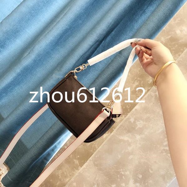 new style classic satchel female leisure casual wallet, european and american retro printing fashion single shoulder bag female fashion bag
new style classic satchel female leisure casual wallet, european and american retro printing fashion single shoulder bag female fashion bag