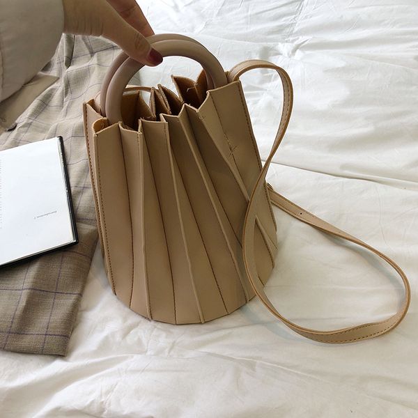 women handbag 2020 new fashion wooden handle ring crossbody messenger bag vintage pleated tote bucket
women handbag 2020 new fashion wooden handle ring crossbody messenger bag vintage pleated tote bucket