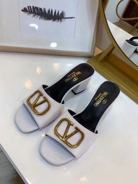 Новые летние Модные женские тапочки изысканные и брендовые сандалии на открытом 
Новые летние Модные женские тапочки изысканные и брендовые сандалии на открытом