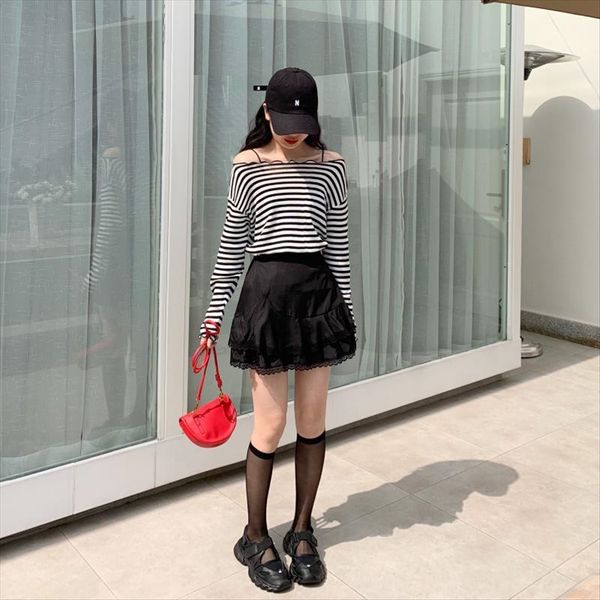 one-line collar long-sleeved t-shirt women's thin season 2020 loose black and white striped knitted t-shirt shoulder strap shoulder str
one-line collar long-sleeved t-shirt women's thin season 2020 loose black and white striped knitted t-shirt shoulder strap shoulder str