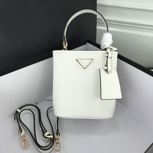four colors fashion fashion brand luxury shopping bags designer handbags classic stripes retro leather handbags ing
four colors fashion fashion brand luxury shopping bags designer handbags classic stripes retro leather handbags ing
