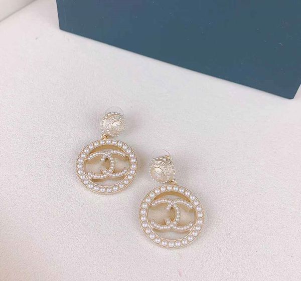 designer earring with pearl and hollow shape for women wedding earrings fashion jewlery gift sale
designer earring with pearl and hollow shape for women wedding earrings fashion jewlery gift sale