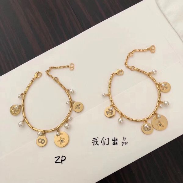 The new women 039 glamour fa hion wild full of diamond h letter earring tyle godde erie
The new women 039 glamour fa hion wild full of diamond h letter earring tyle godde erie