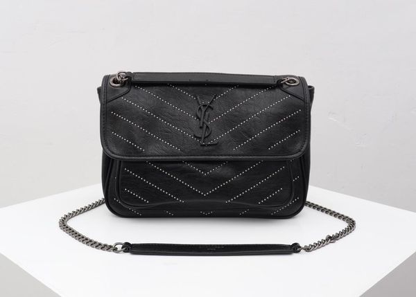the holiday gift bags for men and women leather handbags leather shoulder bag handbag party bag model 1849 size: 28 x20. 5 x8. 5 cm
the holiday gift bags for men and women leather handbags leather shoulder bag handbag party bag model 1849 size: 28 x20. 5 x8. 5 cm