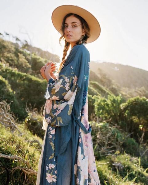 2020 vintage bohemian v neck peacock flower print women coats kimono shirt ethnic new lacing up sashes long cardigan loose blouse femme, Tan;black
2020 vintage bohemian v neck peacock flower print women coats kimono shirt ethnic new lacing up sashes long cardigan loose blouse femme, Tan;black