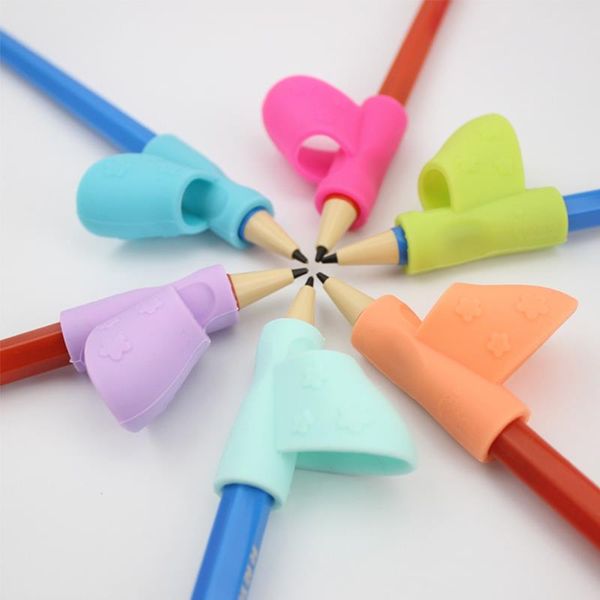 1/3pcs pencils handle right hand helps children learn holding pen and writing posture correction pencil grip loops color random
1/3pcs pencils handle right hand helps children learn holding pen and writing posture correction pencil grip loops color random