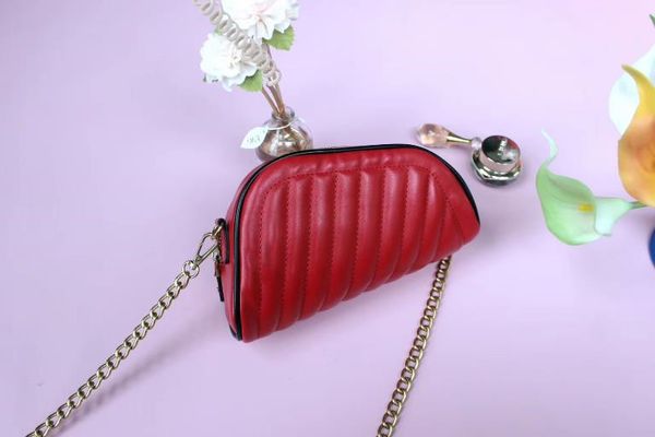 2019 new luxury retro cosmetic bag women's wallet designer leather chain bags evening bag
2019 new luxury retro cosmetic bag women's wallet designer leather chain bags evening bag