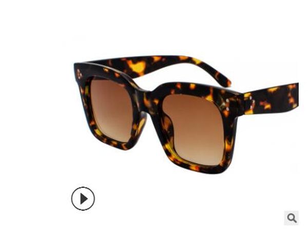 round metal sunglasses men women steampunk fashion glasses retro vintage sun glasses with cases and box, White;black 
round metal sunglasses men women steampunk fashion glasses retro vintage sun glasses with cases and box, White;black