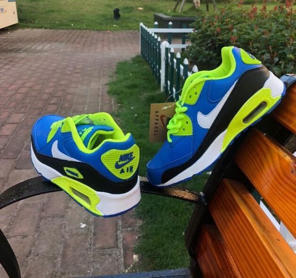 small children's shoes 3 colors kids luminous sneakers boys and girls shiny running sports light up shoes booties toddler shoes, Black
small children's shoes 3 colors kids luminous sneakers boys and girls shiny running sports light up shoes booties toddler shoes, Black
