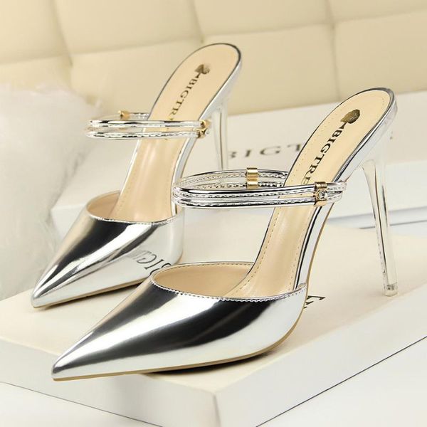 2020 european and american style fashion metal fine heels thin shallow mouth tip shui zuan kou field with slippers, Black
2020 european and american style fashion metal fine heels thin shallow mouth tip shui zuan kou field with slippers, Black