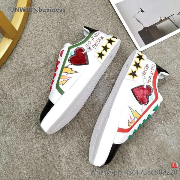 men's and women's luxury fashion flat bottom shoes text embossed graffiti color matching, Black
men's and women's luxury fashion flat bottom shoes text embossed graffiti color matching, Black