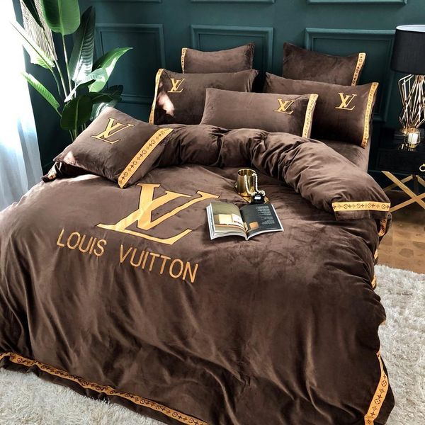 jhbrand designer luxury bedding sets king or size bedding sets bed sheets 4pcs comforter luxury bed comforters sets warm
jhbrand designer luxury bedding sets king or size bedding sets bed sheets 4pcs comforter luxury bed comforters sets warm