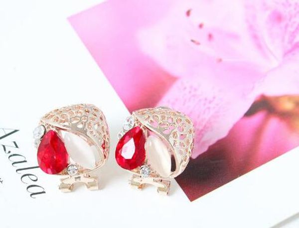new two-color gemstone earrings for women with clasp earrings are fashionable, classic and elegant, Silver
new two-color gemstone earrings for women with clasp earrings are fashionable, classic and elegant, Silver