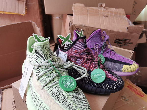 luxury designer men women v2 zebra static yecheil cream sesame kanye west og clay true form yecheil 3m wave casual shoes sneakersd1f9#, Black
luxury designer men women v2 zebra static yecheil cream sesame kanye west og clay true form yecheil 3m wave casual shoes sneakersd1f9#, Black