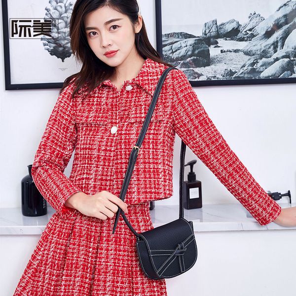 2019 europe and the united states new guangzhou contrast color diagonal package saddle bag
2019 europe and the united states new guangzhou contrast color diagonal package saddle bag