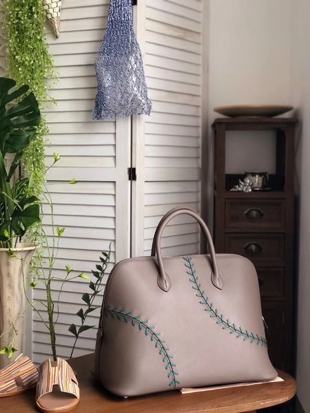 whosale handmade orginal luxury handbag,45cm.2colors,designed purse,brand bag from factory directly, fast delivery by dhl
whosale handmade orginal luxury handbag,45cm.2colors,designed purse,brand bag from factory directly, fast delivery by dhl