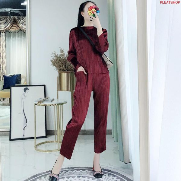 гофрированный сплошной цвет с длинным рукавом бархатный набор двухсекционный женские miyake сыпучие и плюс размера простой осень и зима брюк, White
гофрированный сплошной цвет с длинным рукавом бархатный набор двухсекционный женские miyake сыпучие и плюс размера простой осень и зима брюк, White