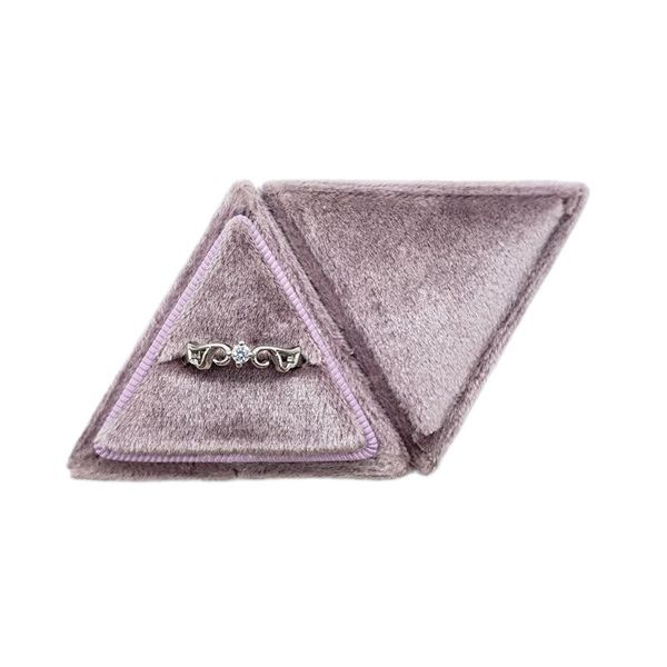 trangle velvet ring bearer box vintage double wedding ring display holder with detachable lid for proposal engagement ceremony, Pink;blue
trangle velvet ring bearer box vintage double wedding ring display holder with detachable lid for proposal engagement ceremony, Pink;blue