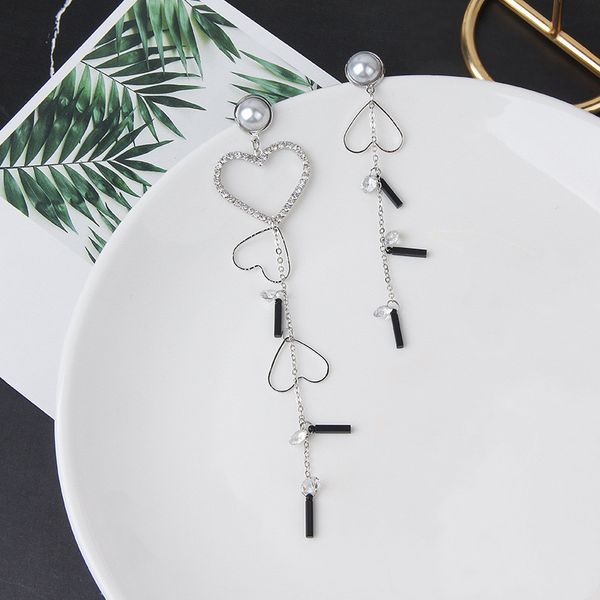dominated 2019 vintage women korean hollow metal heart drop earrings fine crystal creative long asymmetric design earrings new, Silver
dominated 2019 vintage women korean hollow metal heart drop earrings fine crystal creative long asymmetric design earrings new, Silver