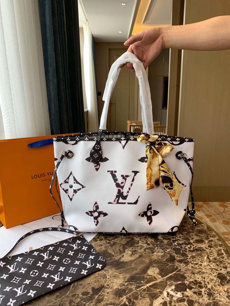 Shoulder bag women real leather chain cro body bag handbag famou de igner pur e real leather for women female bag
Shoulder bag women real leather chain cro body bag handbag famou de igner pur e real leather for women female bag