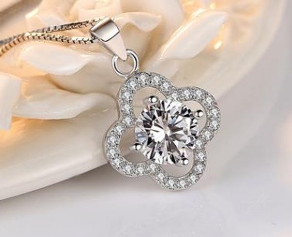 925 sterling silver four-leaf clover necklace female fashion leaf diamond pendant short clavicle chain
925 sterling silver four-leaf clover necklace female fashion leaf diamond pendant short clavicle chain