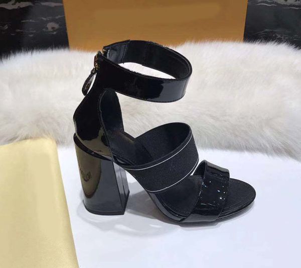 Woman Sandals Slippers Shoes slippers High Quality Sandals Slippers Casual Shoes Trainers Flat shoes Slide Eu:35-41 With box 02L1801
Woman Sandals Slippers Shoes slippers High Quality Sandals Slippers Casual Shoes Trainers Flat shoes Slide Eu:35-41 With box 02L1801