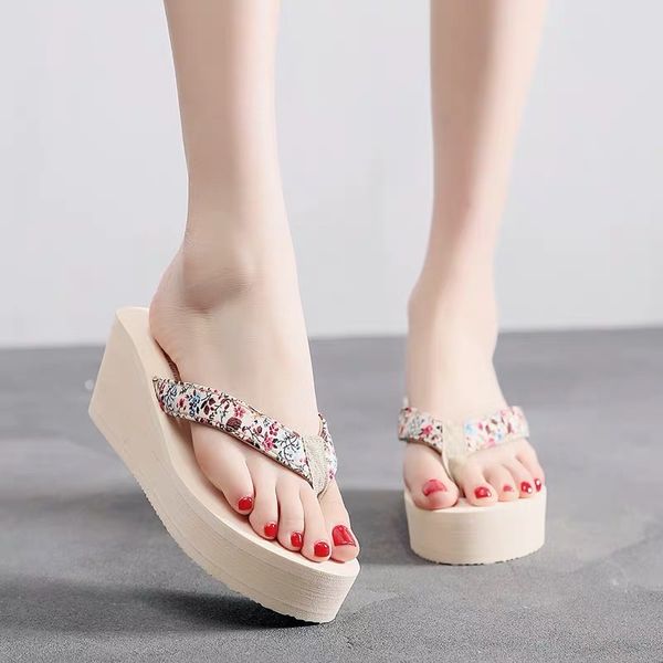2019 new women's toilet, thick thick, cool slipper, summer fashion, high heel, foot shoes, beach shoes, seaside, Black
2019 new women's toilet, thick thick, cool slipper, summer fashion, high heel, foot shoes, beach shoes, seaside, Black