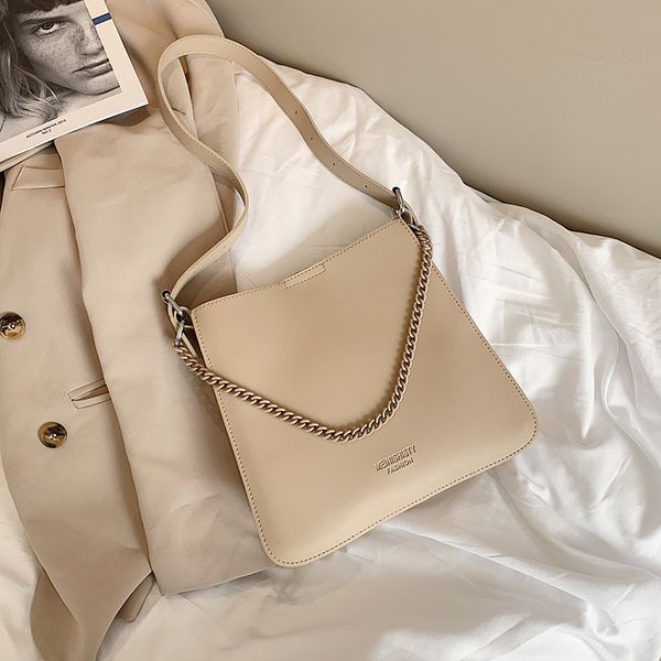fashion casual shoulder chain tote mother big lady shopping travel lady pure color shoulder
fashion casual shoulder chain tote mother big lady shopping travel lady pure color shoulder