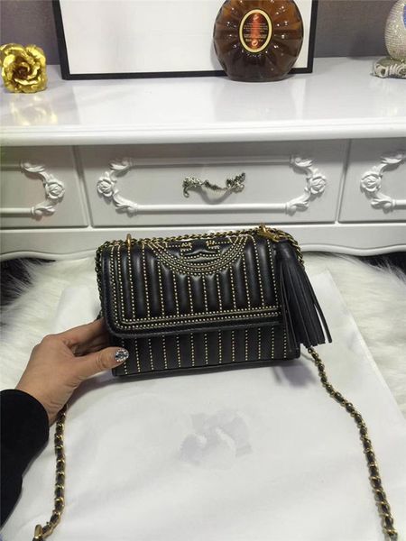 новое прибытие леди мода женщина сумочка письмо Т дизайн цепи кожа crossbody covertible Алмаз решетки плеча лоскут сумка 21 см
новое прибытие леди мода женщина сумочка письмо Т дизайн цепи кожа crossbody covertible Алмаз решетки плеча лоскут сумка 21 см