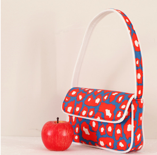fashion women's bag simple baguette small girl messenger shoulder bag cover female vintage cute summer new0999
fashion women's bag simple baguette small girl messenger shoulder bag cover female vintage cute summer new0999