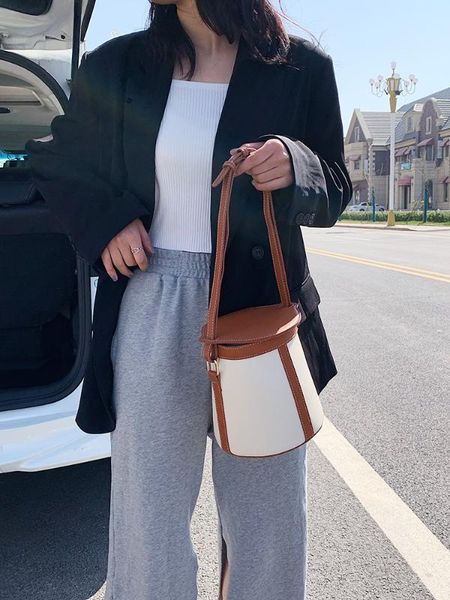 bags for women 2020 new shoulder luxury crossbody tote handbags summer fashion leather simple designer hand vintage bucket bag
bags for women 2020 new shoulder luxury crossbody tote handbags summer fashion leather simple designer hand vintage bucket bag