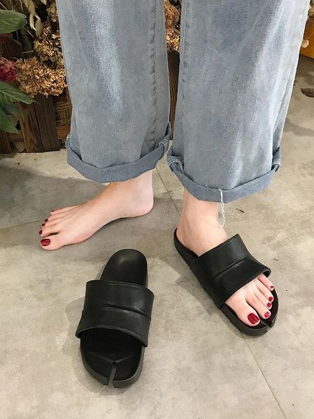 slippers casual shoes slipers women slides luxury soft 2020 flat concise basic fashion pu leisure rome rubber shoes ladies, Black
slippers casual shoes slipers women slides luxury soft 2020 flat concise basic fashion pu leisure rome rubber shoes ladies, Black