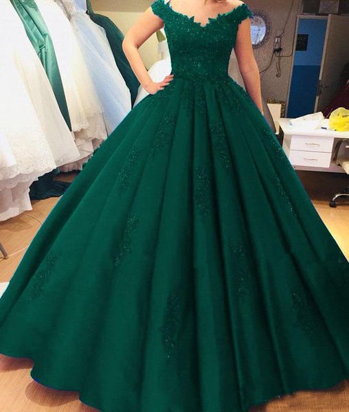 Vintage Dark Green Ball Gown Prom Dresses Long Floor Length Ruched Lace Appliques V Neck Capped Formal Special Occasion Dresses Customized
Vintage Dark Green Ball Gown Prom Dresses Long Floor Length Ruched Lace Appliques V Neck Capped Formal Special Occasion Dresses Customized