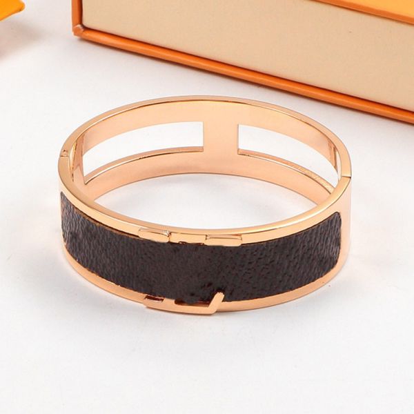 fashion brand titanium steel genuine leather bracelets with rose gold v shape design for women flower print pulsera jewelry quality, Golden;silver
fashion brand titanium steel genuine leather bracelets with rose gold v shape design for women flower print pulsera jewelry quality, Golden;silver